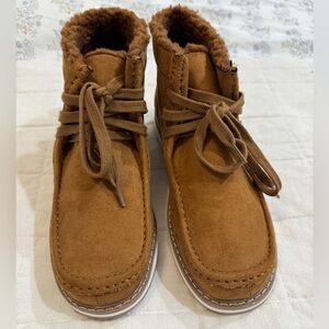 NWOT Gap boys brown boots size 4